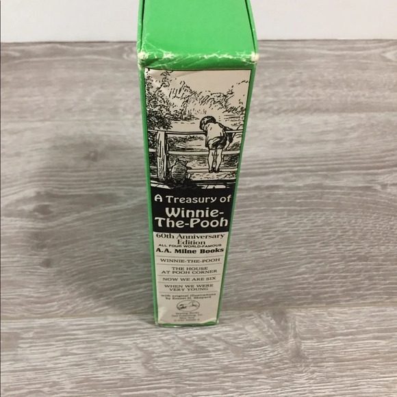 🌸 A Treasury of Winnie-The-Pooh 60th Anniversary Set - Picture 3 of 12